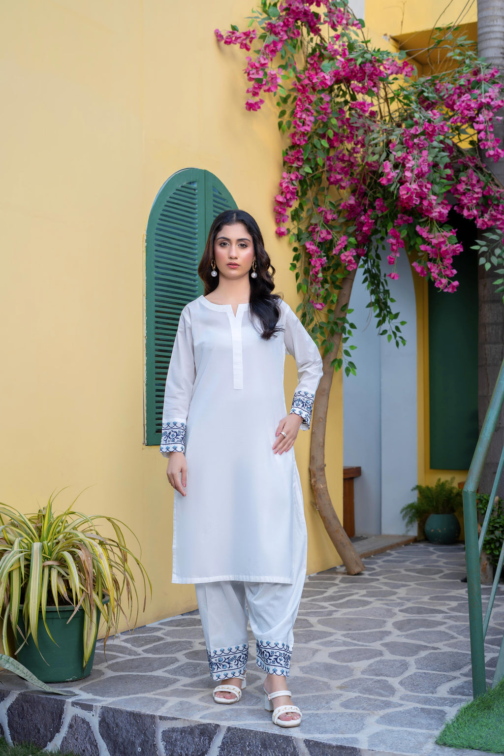 Stitched 2-Piece Suit – Classic White with Blue Accents