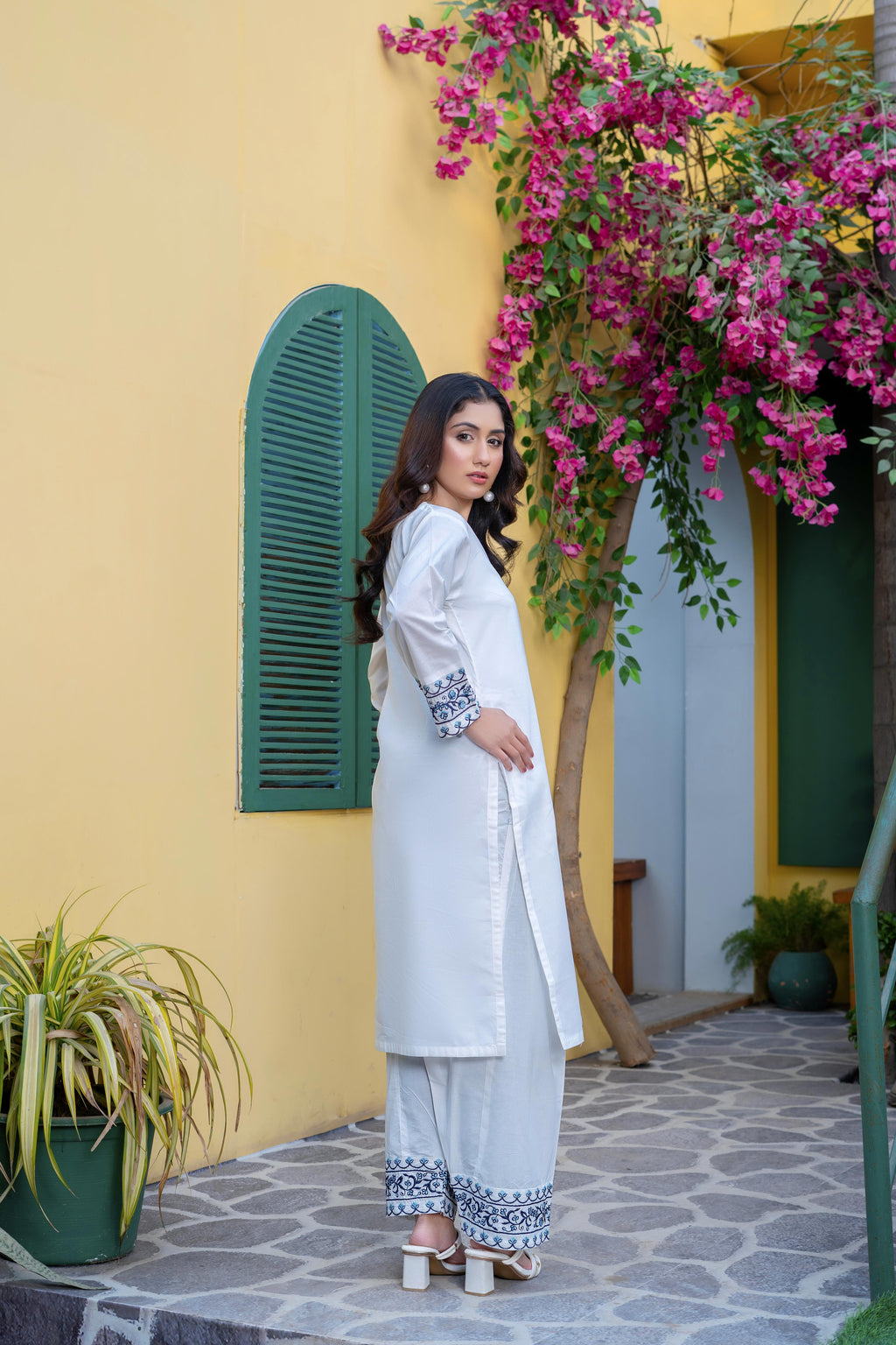 Stitched 2-Piece Suit – Classic White with Blue Accents