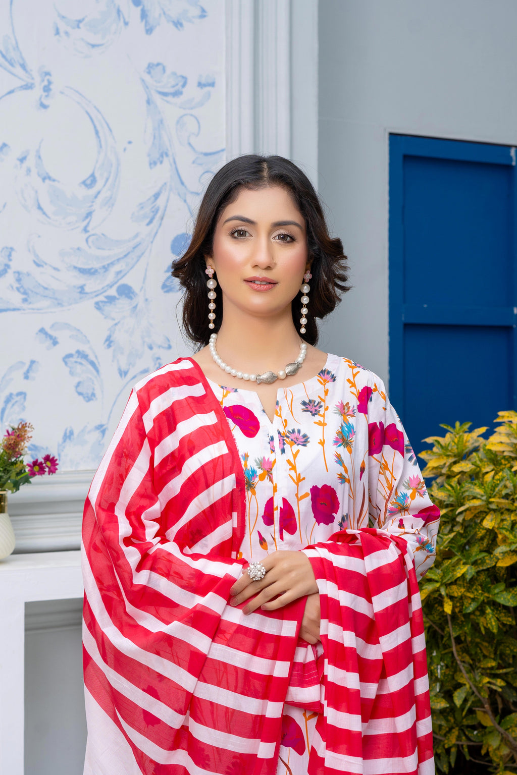 Stitched 3-Piece Suit – Blooming Elegance in White Hues