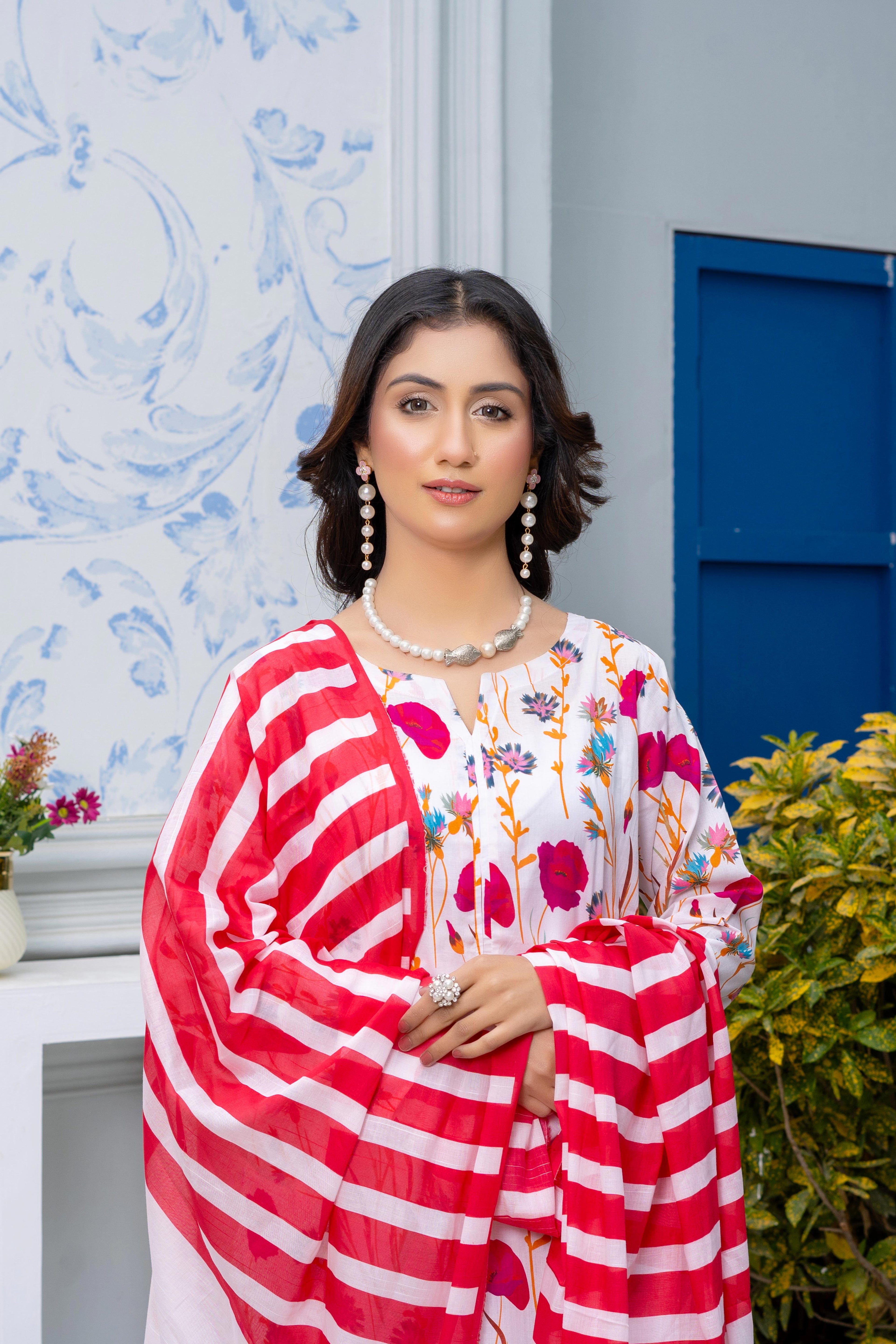 Stitched 3-Piece Suit – Blooming Elegance in White Hues