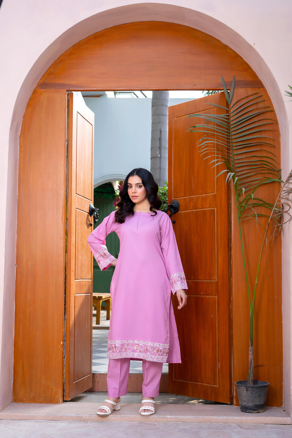 Stitched 2-Piece Suit – Soft Pink Elegance