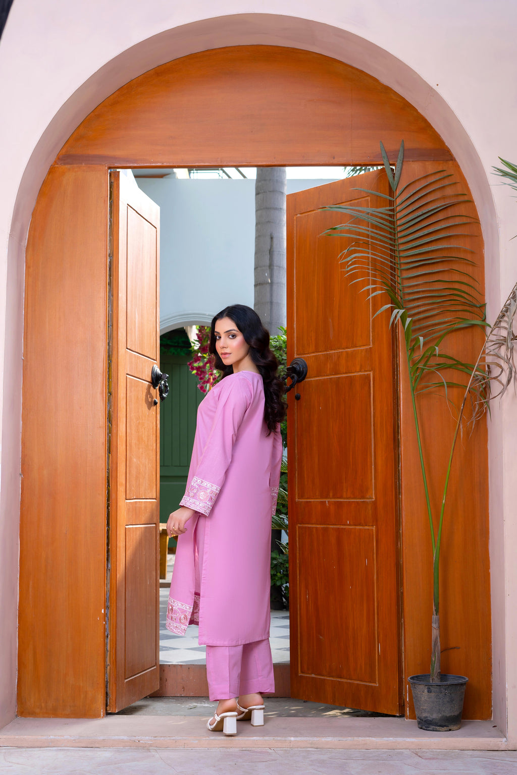 Stitched 2-Piece Suit – Soft Pink Elegance