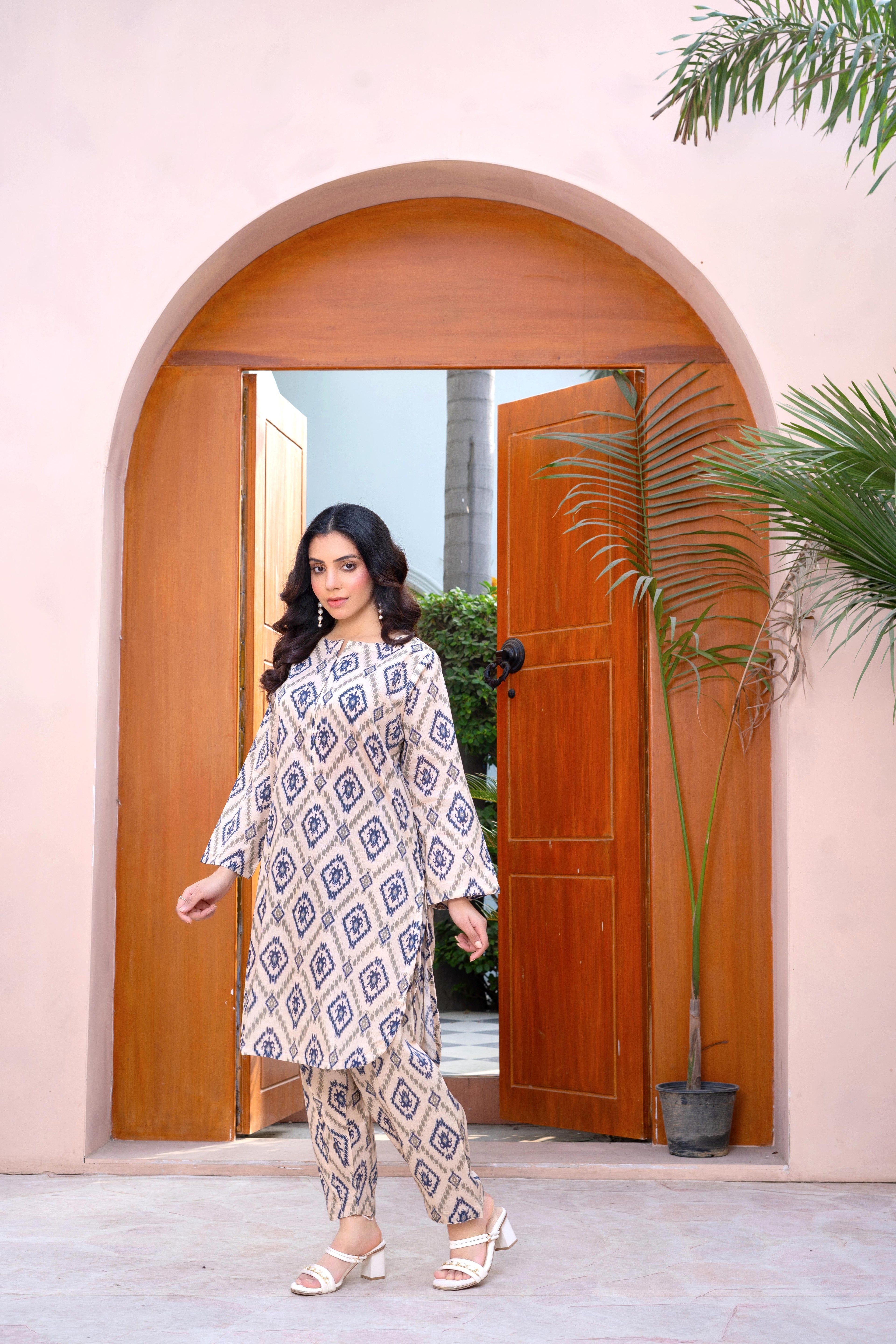 Stitched 2-Piece Suit – Blue Geometric Elegance