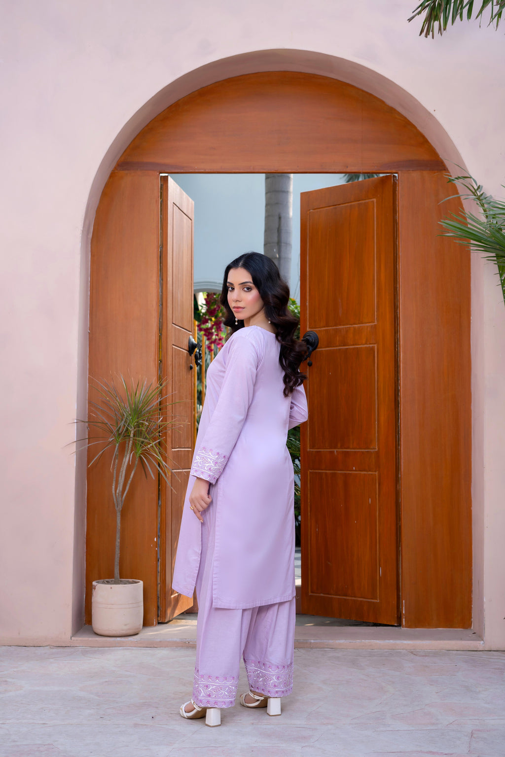 Stitched 2-Piece Suit – Lavender Embroidered Serenity