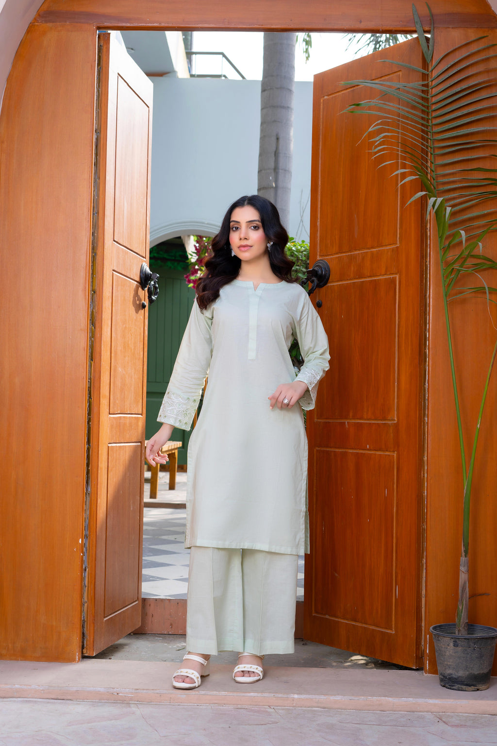 Stitched 2-Piece Suit – Soft Elegance in Ivory Tones