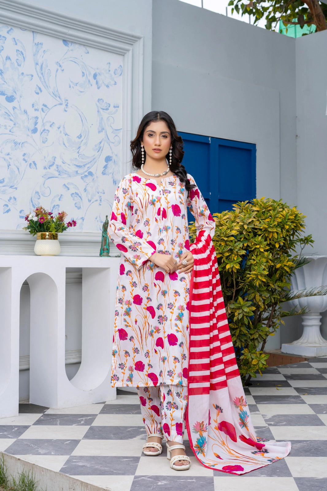 Stitched 3-Piece Suit – Blooming Elegance in White Hues